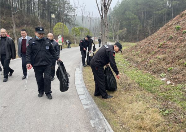 懷化藍(lán)盾保安服務(wù)有限公司,湖南保安服務(wù),湖南區(qū)域秩序維護,湖南物業(yè)管理服務(wù) 懷化藍(lán)盾保安服務(wù)有限公司,湖南保安服務(wù),湖南區(qū)域秩序維護,湖南物業(yè)管理服務(wù)